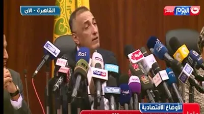 طارق عامر: بعد تعويم الجنيه عهد التضخم انتهى.. والقرار لن يؤثر على السلع الأساسية