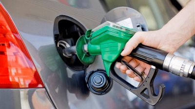 رئيس شعبة المواد البترولية يكشف عن أسعار البنزين عقب تعويم الجنيه