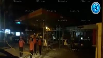 محطة وقود بالبساتين تغلق أبوابها استعدادا لتطبيق زيادة الأسعار (فيديو)