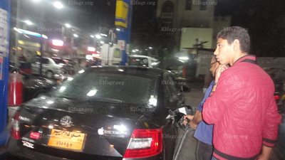 تكدس السيارات أمام محطة وقود بعد ارتفاع أسعاره بالغربية (فيديو)