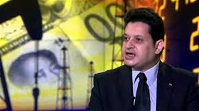 خبير اقتصادي مطالبًا بمحاسبة محافظ البنك المركزي: تعويم الجنيه 