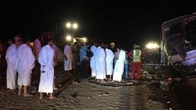 إصابة 58 معتمرا إثر انقلاب حافلة على طريق مكة - الساحل