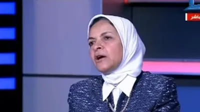 أستاذة اقتصاد: 