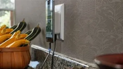 شاحن يريحك من الأسلاك المتشابكة