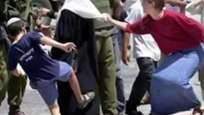 إصابة 3 فلسطينيين جراء تعرضهم للضرب من قبل مستوطنين برام الله