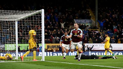 بالفيديو - بيرنلي يقتل كريستال بالاس بهدف السكتة القلبية .. وسندرلاند يخطف الفوز من بورنموث