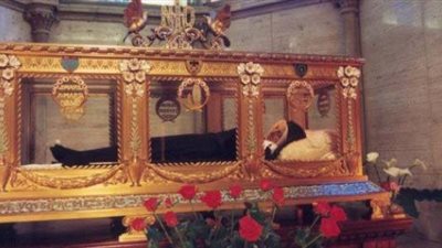 رجال الإطفاء ينقذون مذبح مريم العذراء من كنيسة منكوبة بإيطاليا