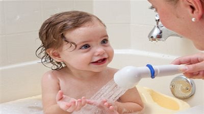 كيف تعتني بجلد طفلك أثناء الاستحمام؟