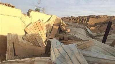 وفاة طفل وإصابة مقيم في انهيار سقف منزل بـ