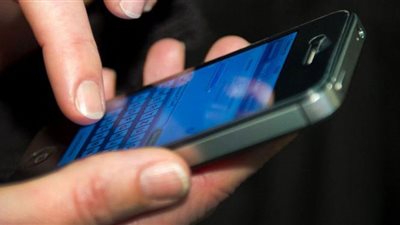 احذر.. الضوء الأزرق الصادر من الهواتف المحمولة 