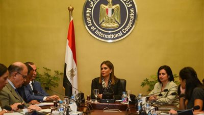 وزيرة التعاون الدولى تناقش مع مدير 