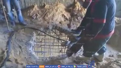 إزالة عقار مخالف بدون ترخيص بوسط الإسكندرية (فيديو)