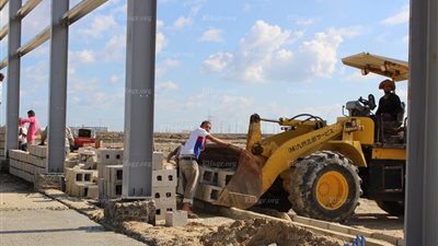 المحافظ يتفقد مدينة الآثاث بدمياط.. ويتابع الإنشاءات الأولية (صور)