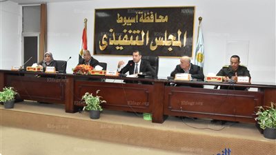 محافظ أسيوط يقر التعريفة الجديدة للمواصلات الداخلية والخارجية وعقوبات رادعة للمخالفين ( فيديو وصور )