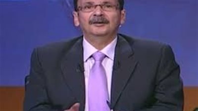 ممتاز القط مطالبًا المصريين بتحديد النسل: 