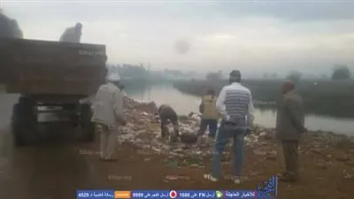 رفع 10 أطنان قمامة بطريق بحر حفير شهاب الدين في الدقهلية (صور)