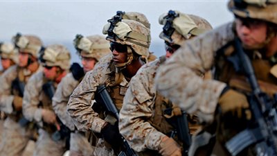 جنود أمريكان يصلون 