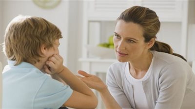 5 طرق فعالة لترغيب الطفل في الاستماع إليك