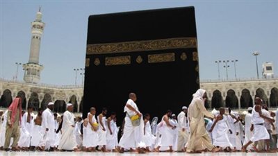 هل يجوز أن يحرم الزائر لبيت الله الحرام بعمرة؟ (فيديو)
