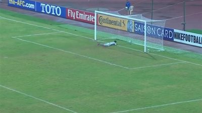 قمة الكوميديا.. هدف غريب يتسبب في إيقاف حارس مرمى لمدة عام 