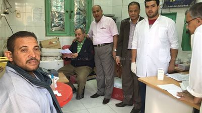 مدير الإدارة الصحية ببنها: قافلة للكشف علي ألف مريض بقرية كفرالحمام  (صور)