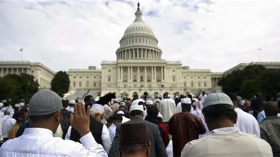 استطلاع: 72% من مسلمي أمريكا يصوتون لـ
