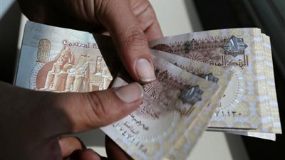 رويترز: مصر تعاني قبل تحقيق مكاسب تعويم العملة