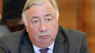 رئيس مجلس الشيوخ الفرنسي يشيد بآليات العمل المتطورة في مرصد الأزهر