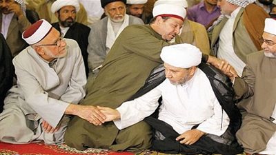 حكم مصافحة المصلين بعضهم لبعض عقب انتهاء الصلاة