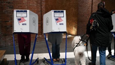 الناخبون الأمريكيون يواصلون الإدلاء بأصواتهم لاختيار الرئيس الـ45