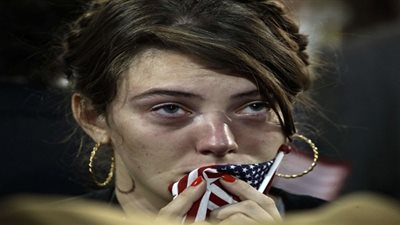 صدمة وحسرة أنصار كلينتون بعد الهزيمة في الانتخابات الرئاسية (صور)