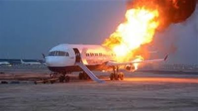 عاجل.. اندلاع حريق ضخم على متن طائرة بريطانية في مطار هيثرو