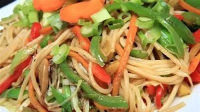 طريقة تحضير سلطة مكرونة الإسباجيتي بالخضار