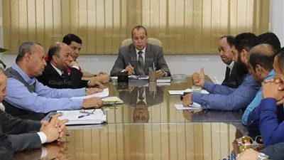 ننشر تفاصيل لقاء أهالي السنانية بمحافظ دمياط  (صور) 