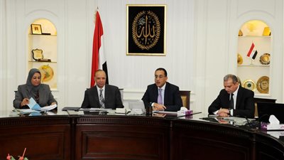 وزير الإسكان ومحافظ القاهرة يتابعان تطوير منطقة 