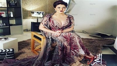 غادة عبدالرازق بإطلالة جديدة (صور)