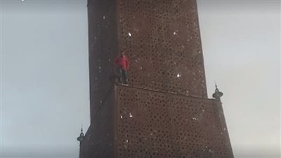 تونسي يحاول الانتحار مطالبا أوباما بالعودة 