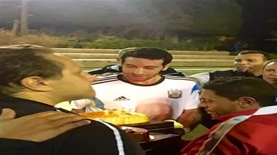 هاني فرحات يحتفل بعيد ميلاد أبو تريكة بحضور نجوم كرة القِدَم (صور) 
