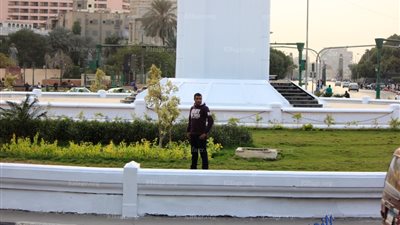 بالصور.. تشديدات امنية وسيولة مرورية بميدان التحرير