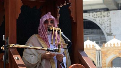 إمام الحرم المكي: أهل الإسلام كلهم مستهدفون والفرقة والتعصب أطمعت الأعداء