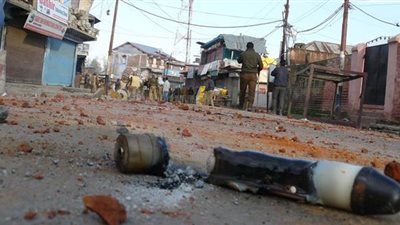 القوات الهندية والباكستانية تتبادلان إطلاق النار عبر شطري كشمير