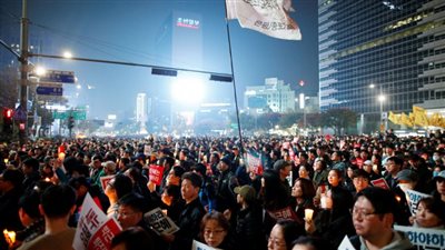 اجراءات أمنية بكوريا الجنوبية لمنع المتظاهرين من الوصول للقصر الرئاسي