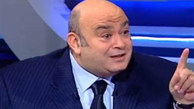 عماد الدين أديب يبكي على الهواء أثناء نعيه لـ