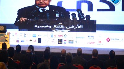 تصفيق حار أثناء عرض كلمة 