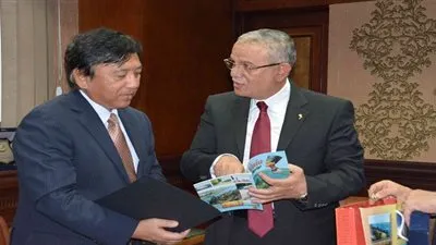 محافظ المنيا يبحث مع السفير الياباني سبل التعاون في مجال التعليم والاستثمار