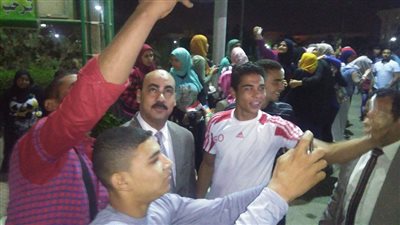 طلاب جامعة الفيوم يلتقطون 