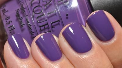 لإطلالة شتوية متميزة اعتمدي على مناكير باللون البنفسجي