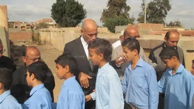 طلاب مدارس تمى الامديد تشارك في جنازة شهيد سيناء (صور)