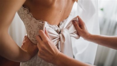 إطلالة أنيقة ونفعمة بالأنوثة من فساتين الزفاف خلال أسبوع موضة العرائس بنيويورك (صور)