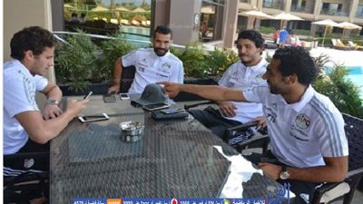 فرمان كوبر.. تناول الوجبة المفضلة لمحمد صلاح 